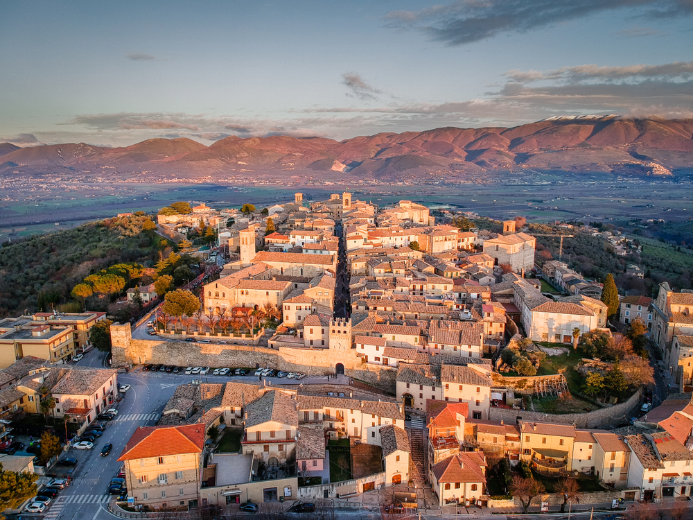 TRABALZA ITALIAN LIVING - RESTORING VILLAS IN MONTEFALCO